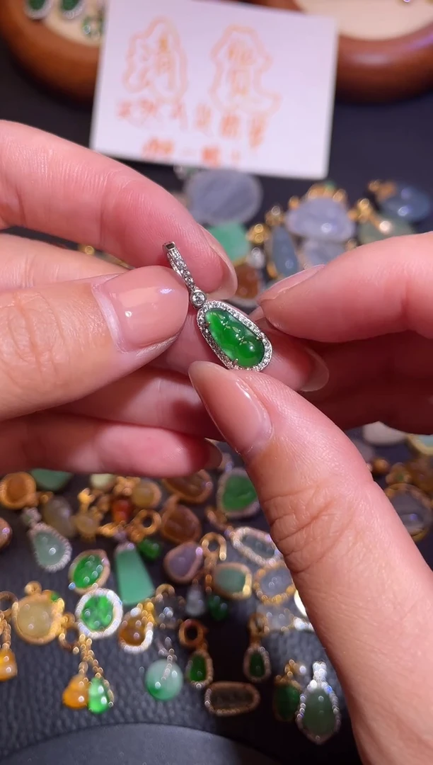 颈饰银S925镶嵌翡翠a货翡翠