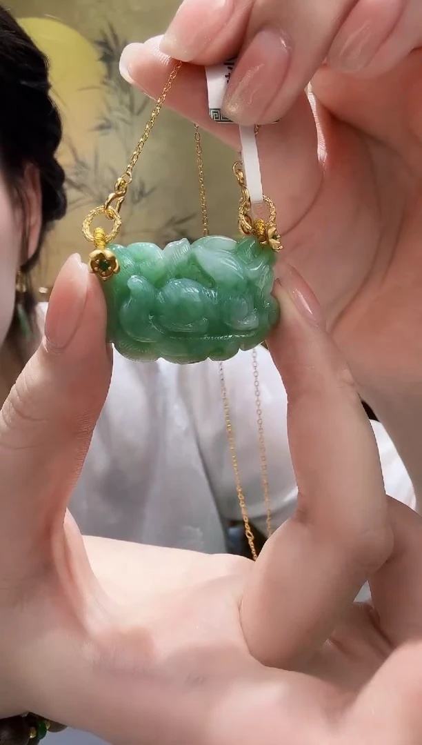 颈饰未镶嵌翡翠吊坠