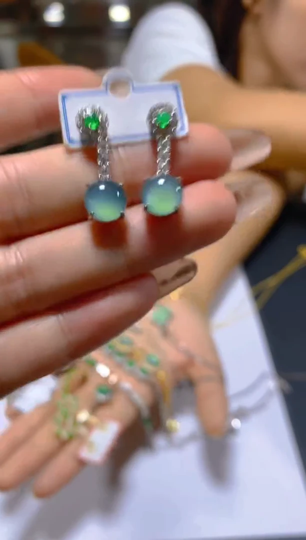 未镶嵌翡翠耳饰多样性发一