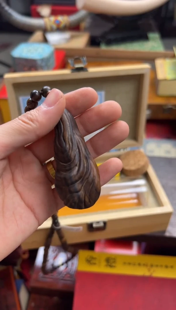 【闪购商品】木———————————达拉干吊坠