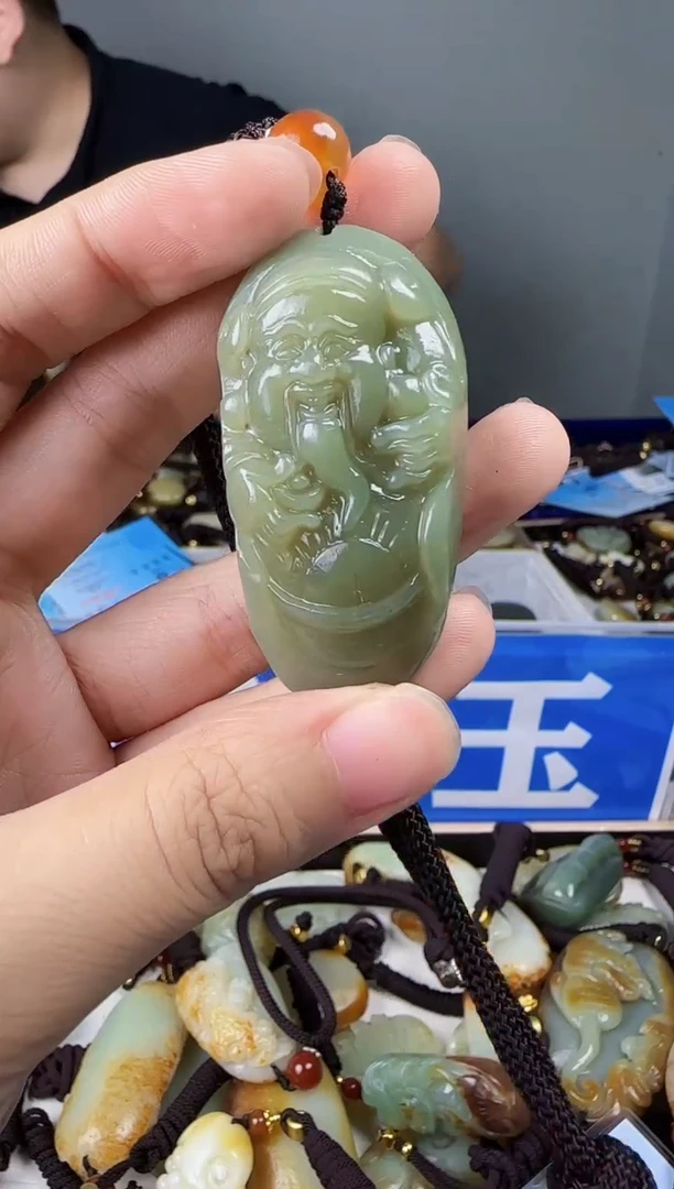 和田玉未镶嵌颈饰1