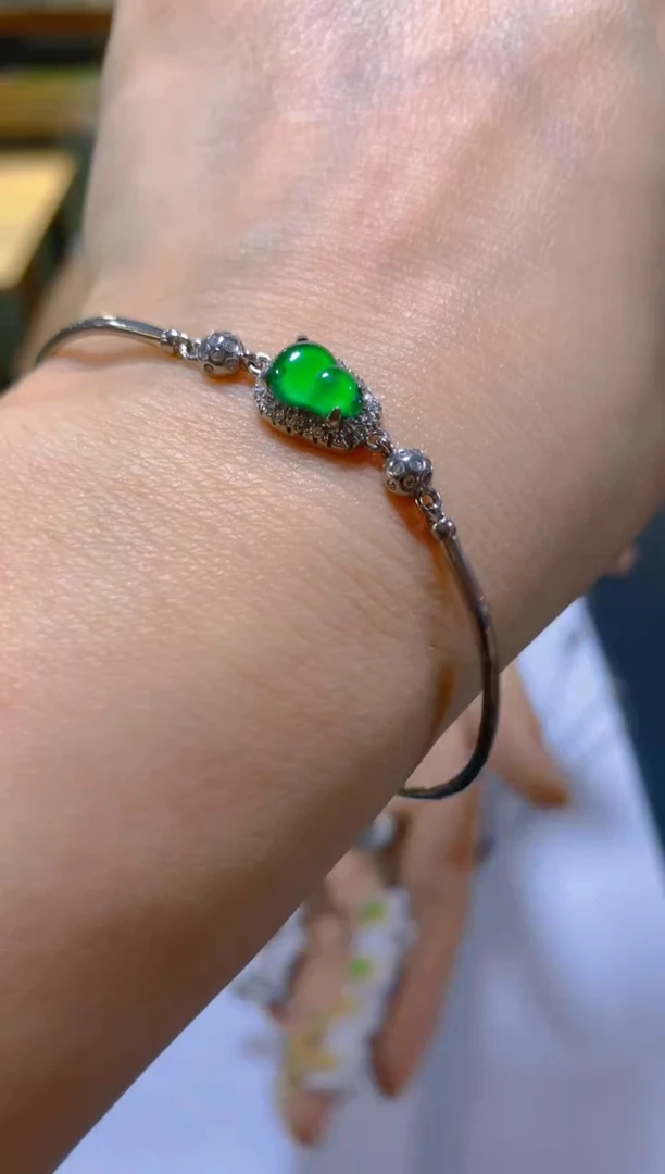 未镶嵌手链翡翠多样性发一