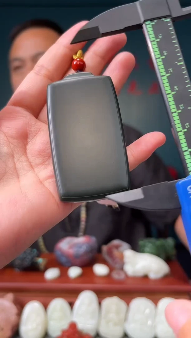 和田玉未镶嵌颈饰吊坠