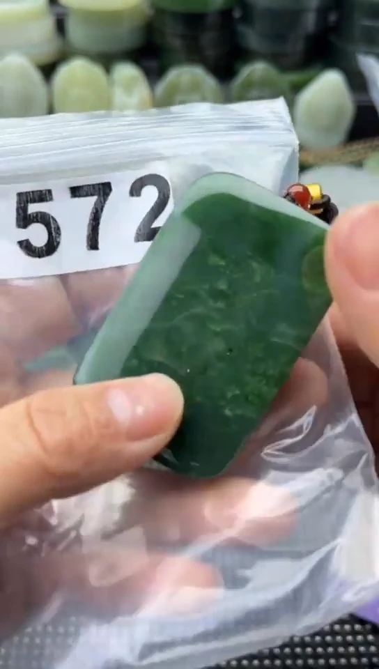 未镶嵌和田玉珠宝半成品牌子