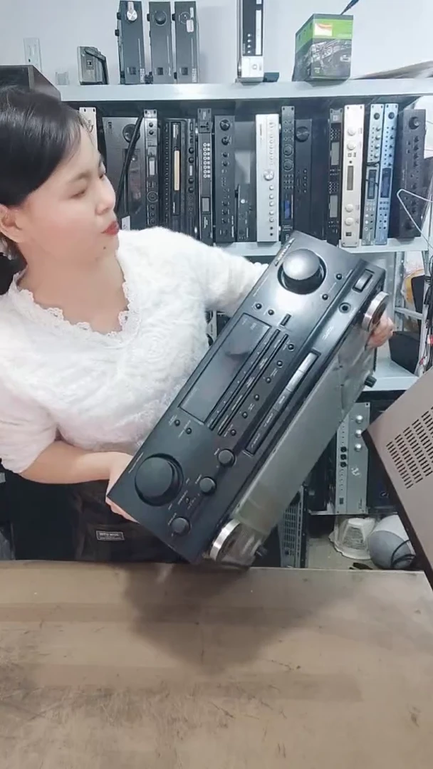 8新功放机一台，不包邮费