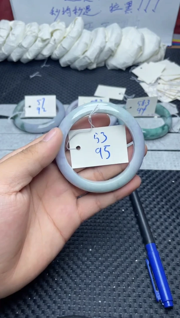 未镶嵌手镯翡翠95