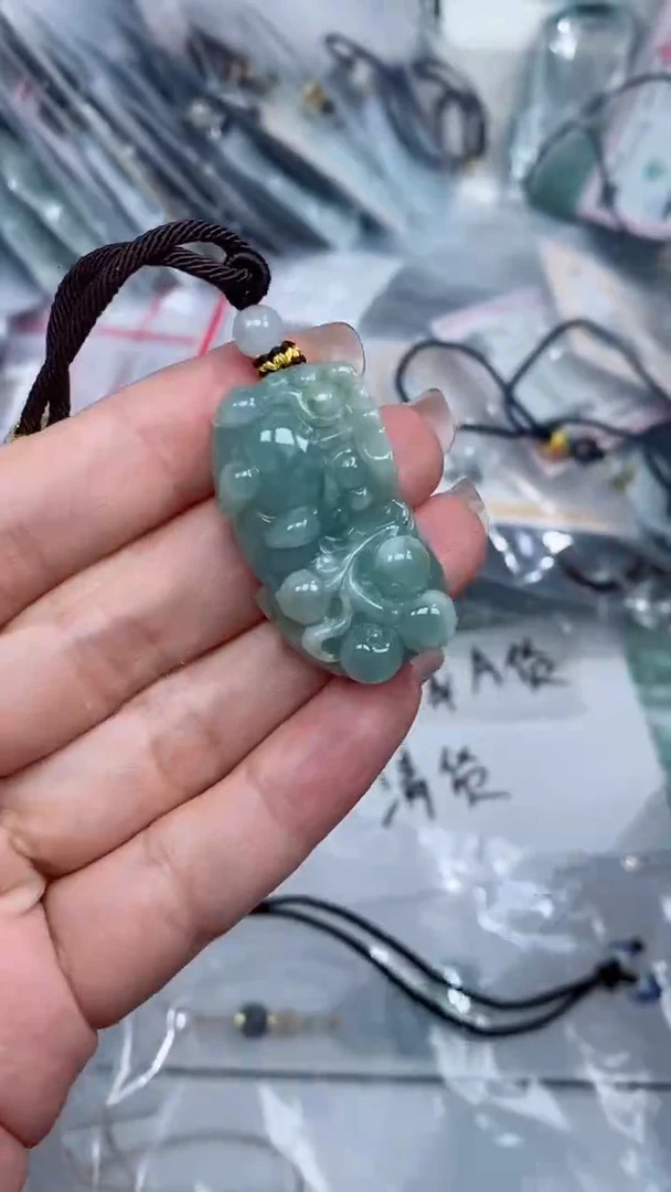 颈饰未镶嵌翡翠吊坠