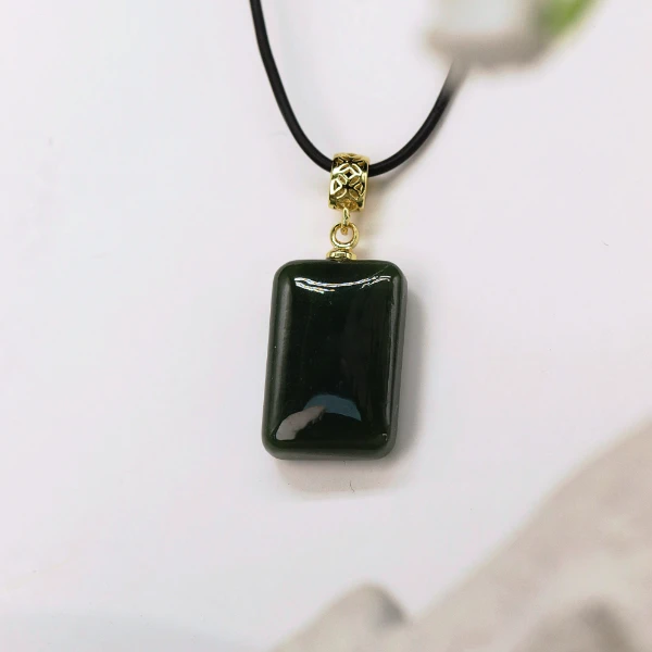 和田玉无事牌珠宝气质时尚女款素款简约百搭精美精致颈饰青