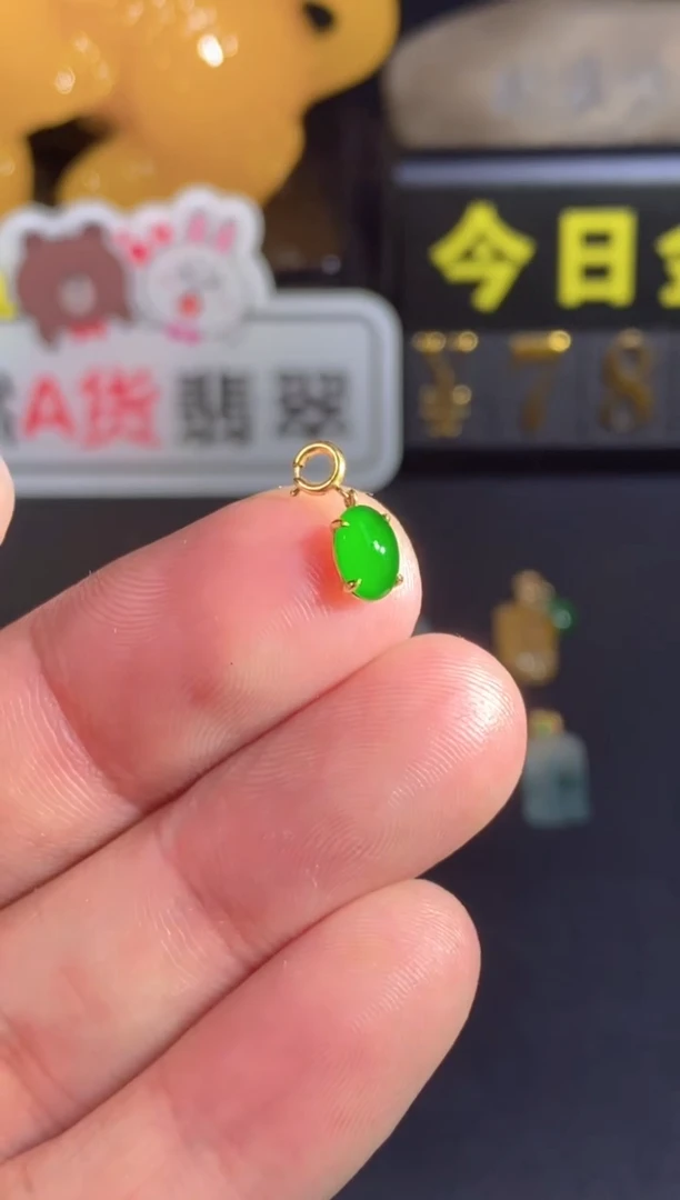 颈饰18K金镶嵌翡翠