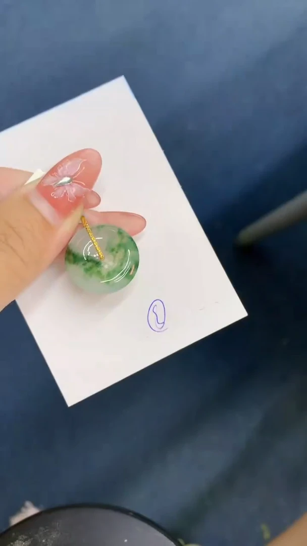 颈饰18K金镶嵌翡翠1