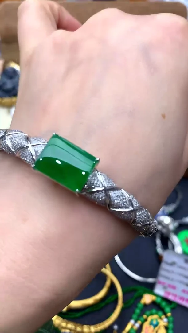 【闪购商品】翡翠手镯18K金镶嵌604-中国好珍宝