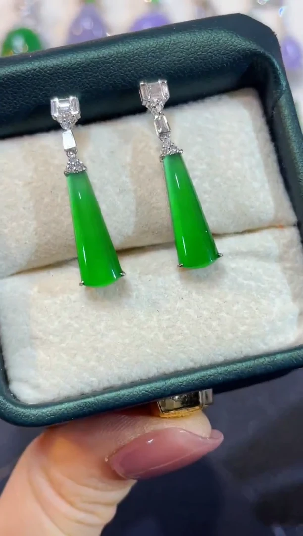 颈饰18K金镶嵌翡翠团购5