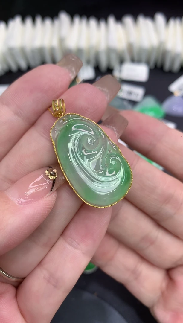 吊坠(不含链)18K金镶嵌翡翠111