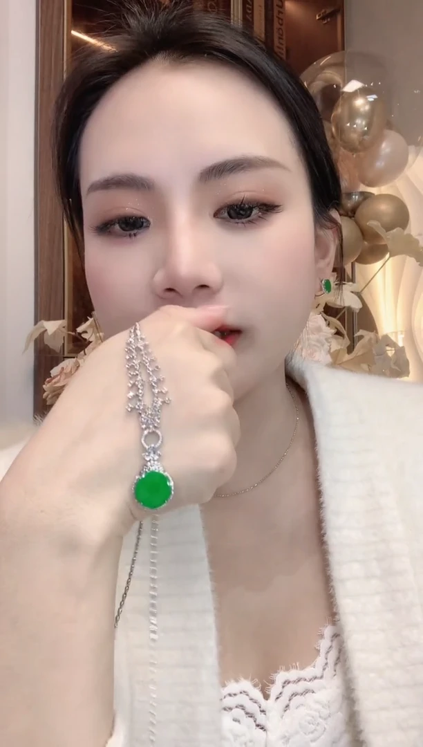 【闪购商品】翡翠吊坠(不含链)18K金镶嵌A4 多样性发货一件