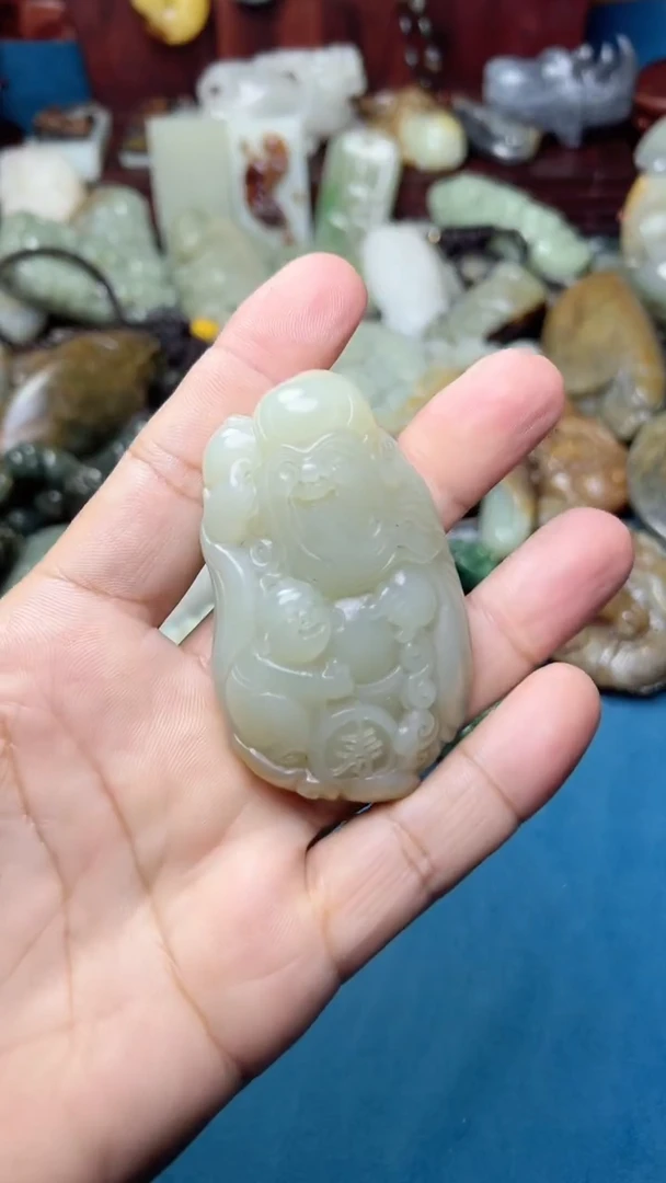 和田玉未镶嵌把件-