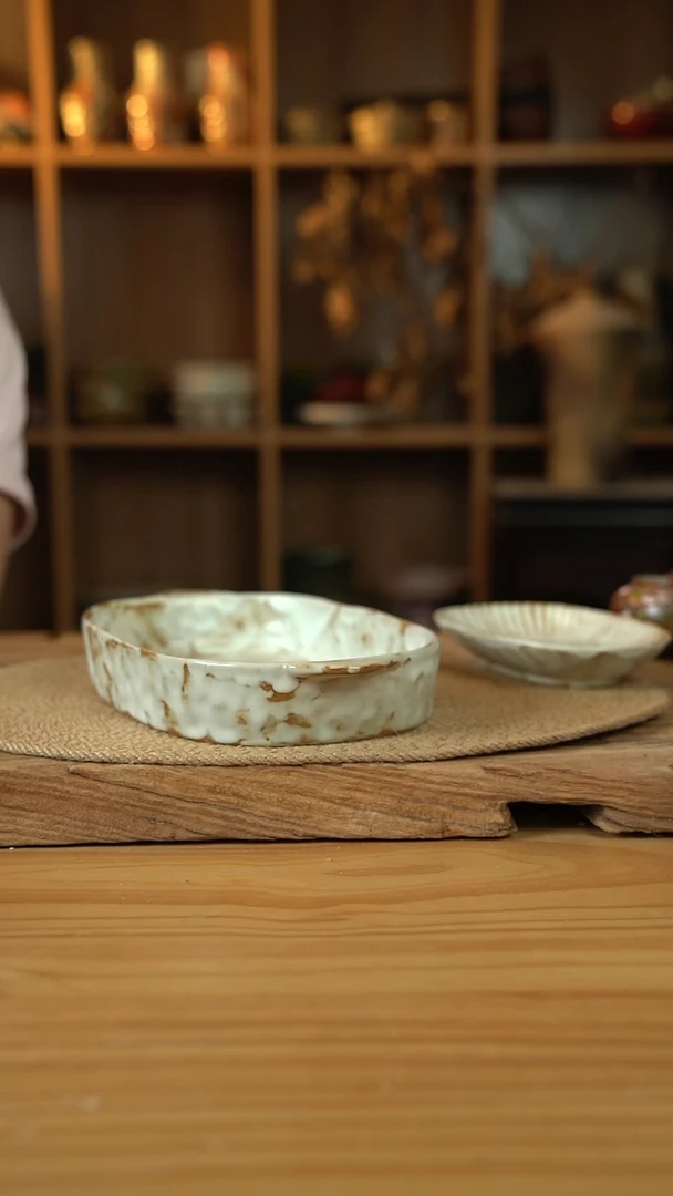 粉影系列的9英寸双耳椭圆鱼盘1个