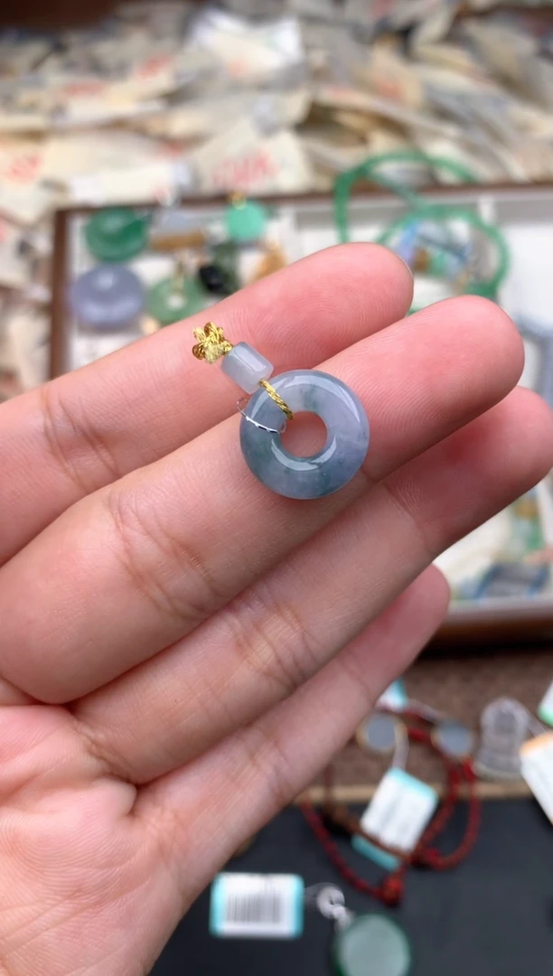 18K金镶嵌挂件翡翠一