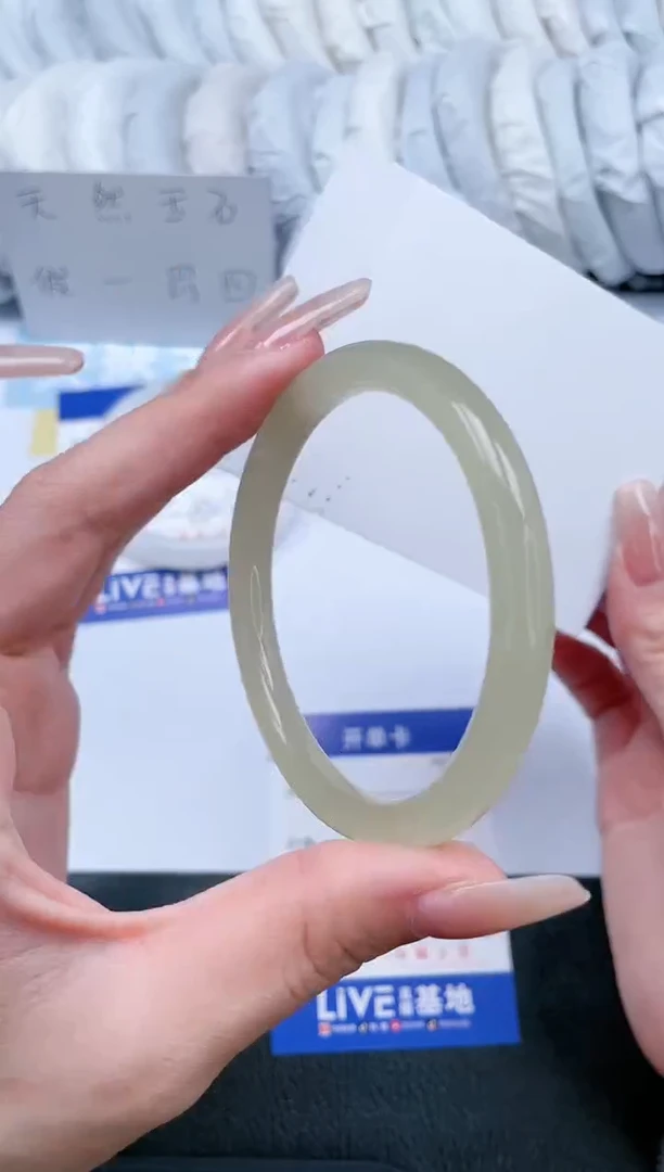 【闪购商品】石英质玉手镯未镶嵌T156-56