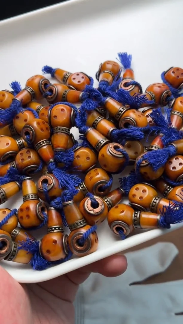 牛骨其他P315-骰子三通-有棕裂