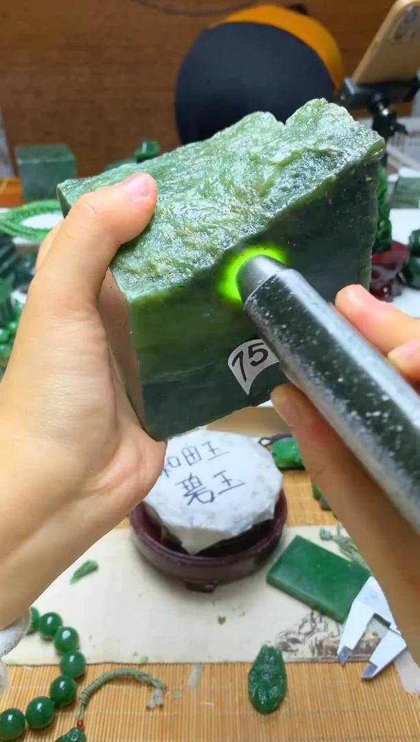 未镶嵌和田玉摆件1