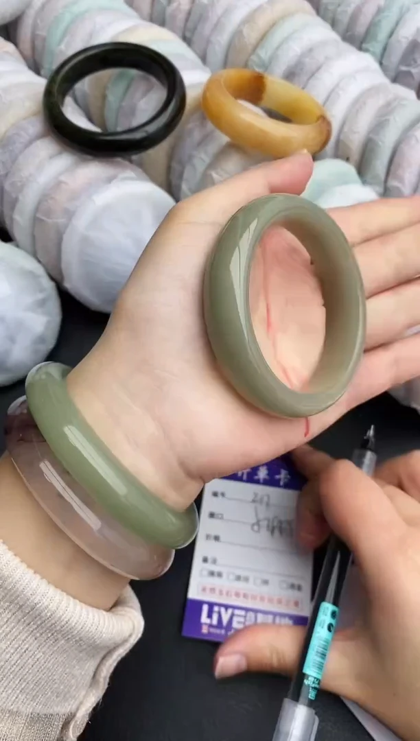 未镶嵌手镯石英质玉217+54.6