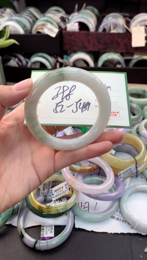 定制翡翠未镶嵌毛货需精细抛光+多人