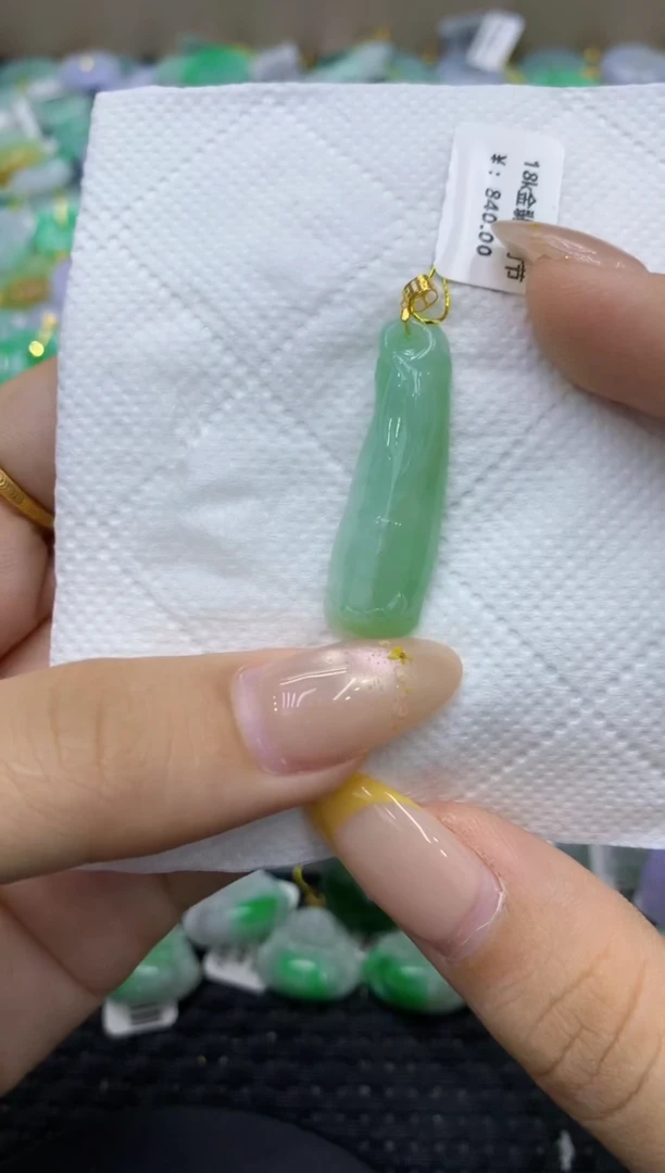 颈饰未镶嵌翡翠天然缅甸翡翠A货