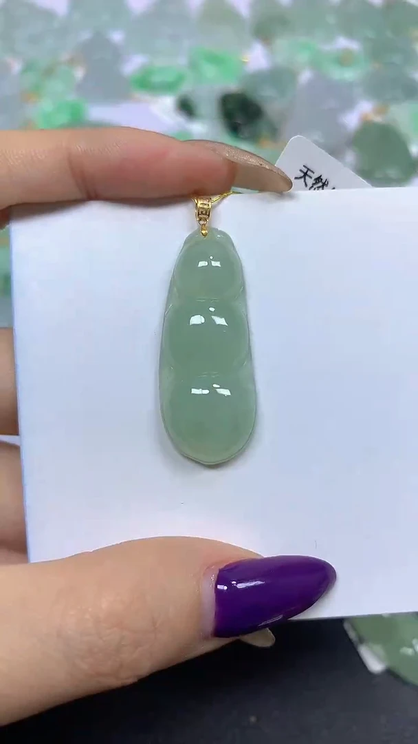 颈饰18K金镶嵌翡翠