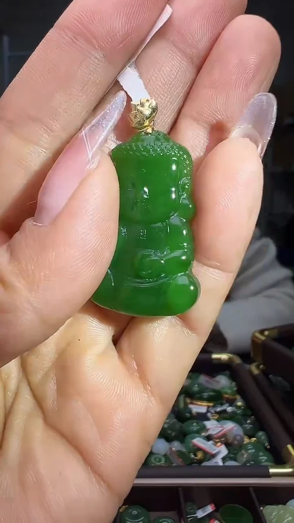 颈饰18K金镶嵌和田玉（多样性发货.发其一)1.03.85