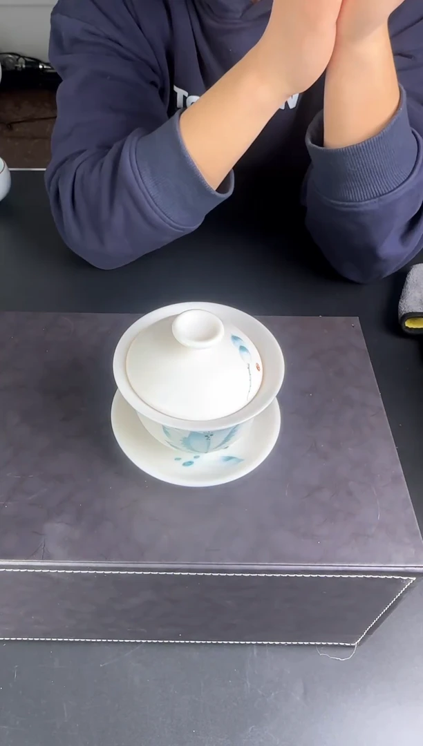 【闪购商品】羊脂玉手绘荷花盖碗