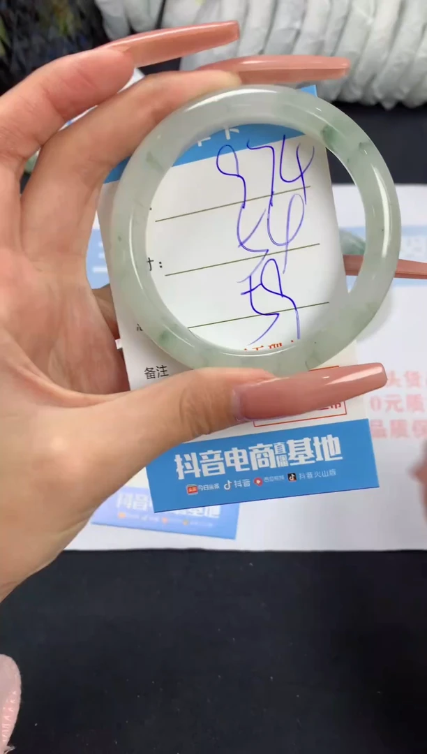 【闪购商品】石英质玉手镯未镶嵌A974