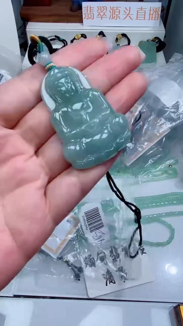 翡翠未镶嵌颈饰吊坠