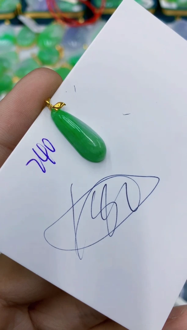 翡翠18K金镶嵌颈饰1111111111