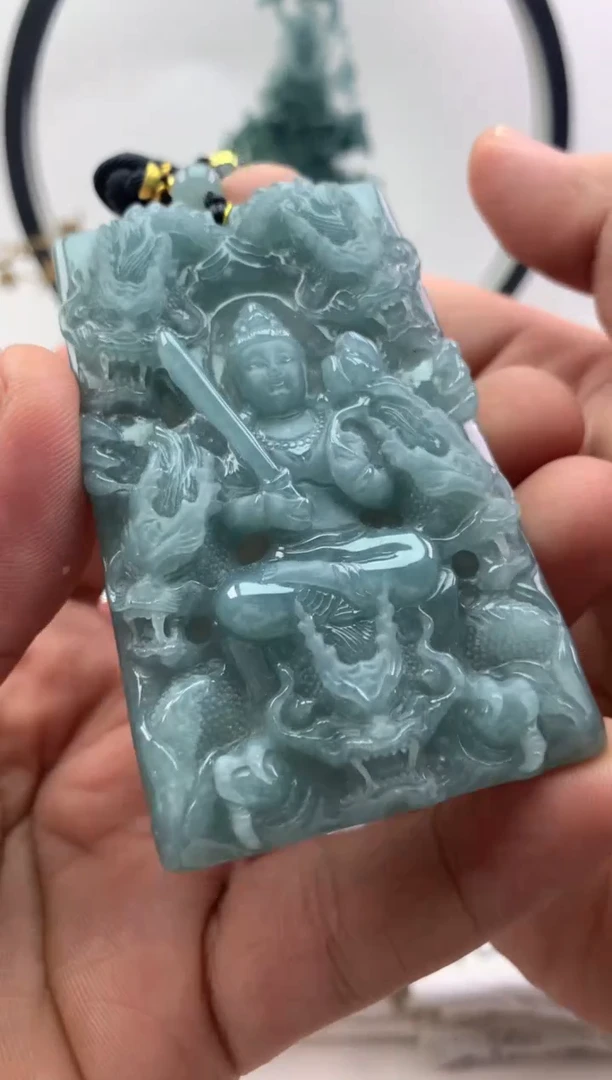 翡翠未镶嵌颈饰虚空