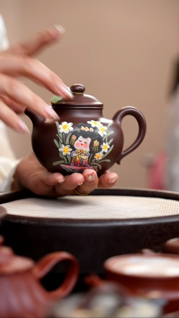 茶壶紫砂紫泥莲子泥绘唐美人（绑珠子）