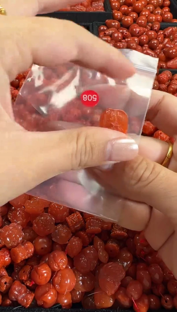 颈饰未镶嵌南红玛瑙1