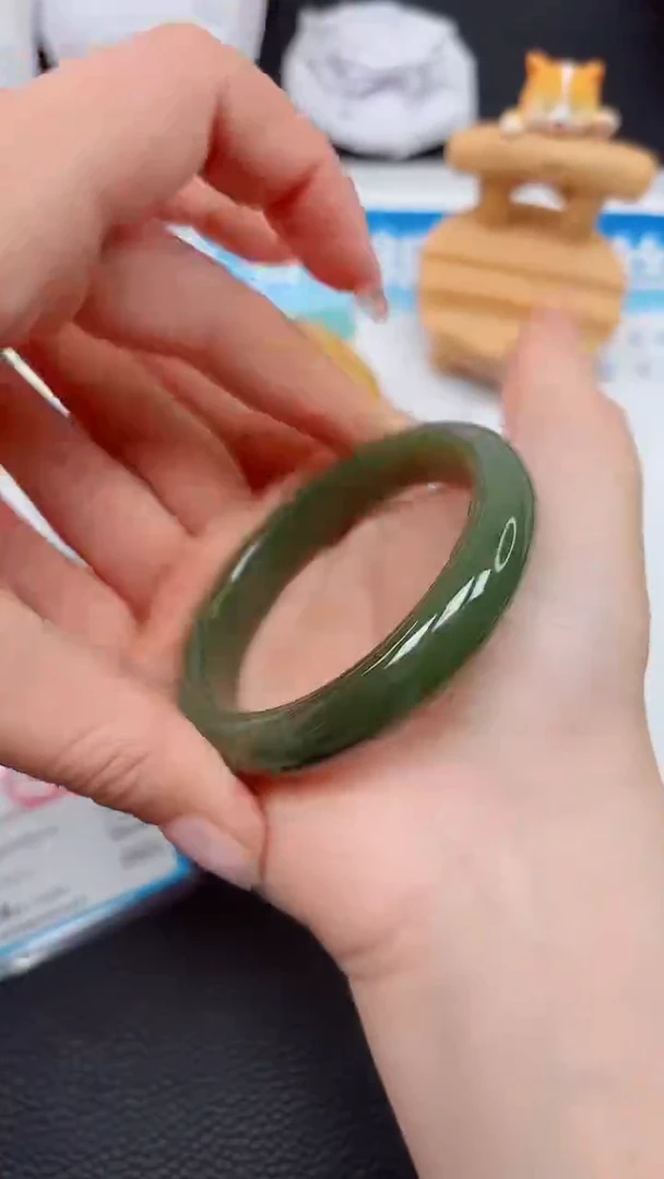 【闪购商品】和田玉手镯未镶嵌585