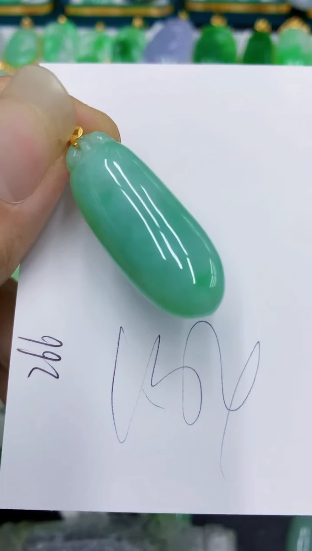 翡翠18K金镶嵌颈饰11111111111