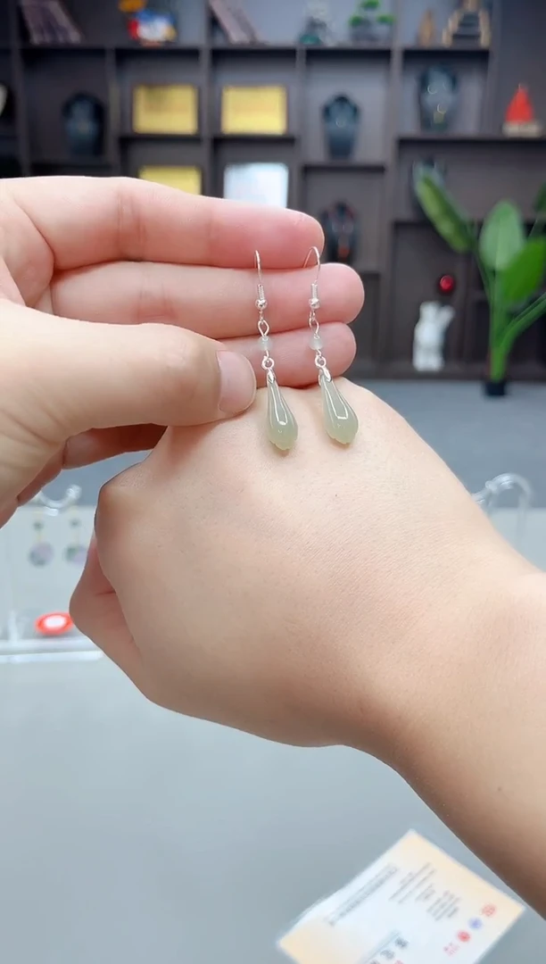 未镶嵌和田玉（子料）耳饰玉兰花