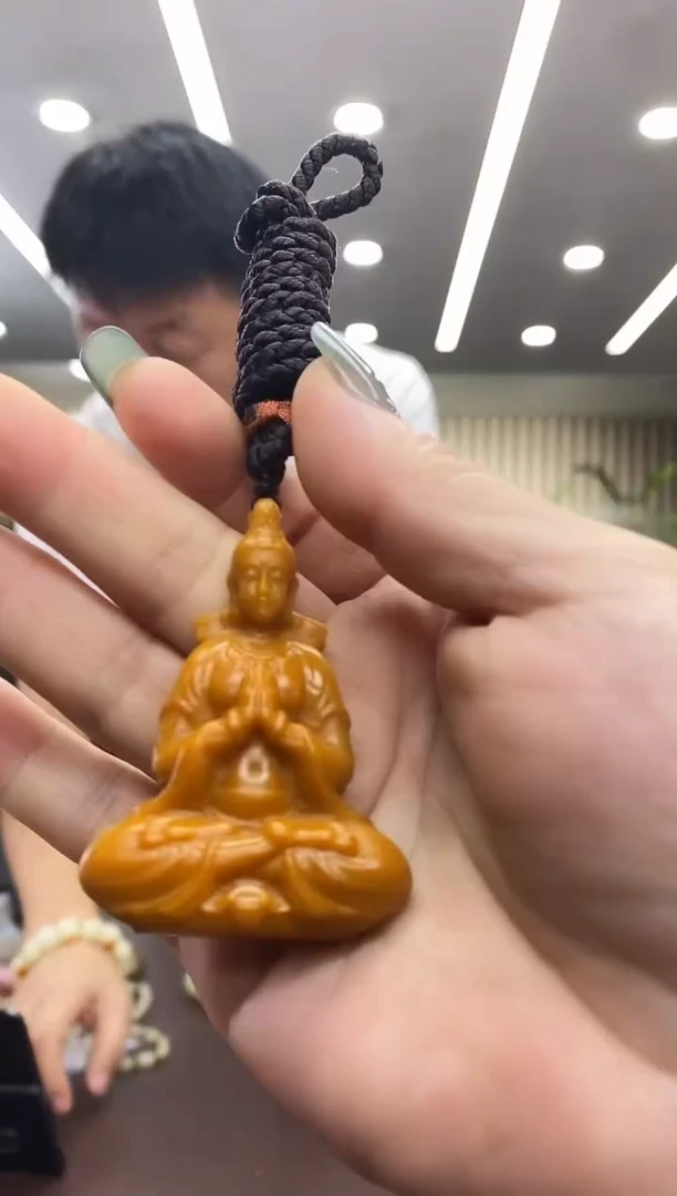 颈饰未镶嵌和田玉吊坠