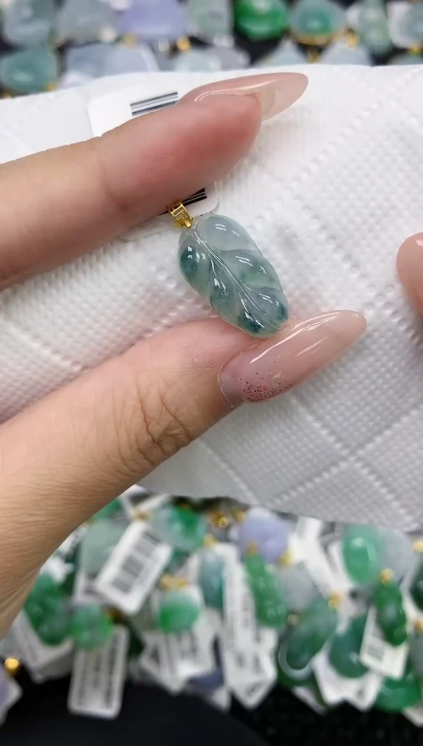 颈饰18K金镶嵌翡翠1111111111