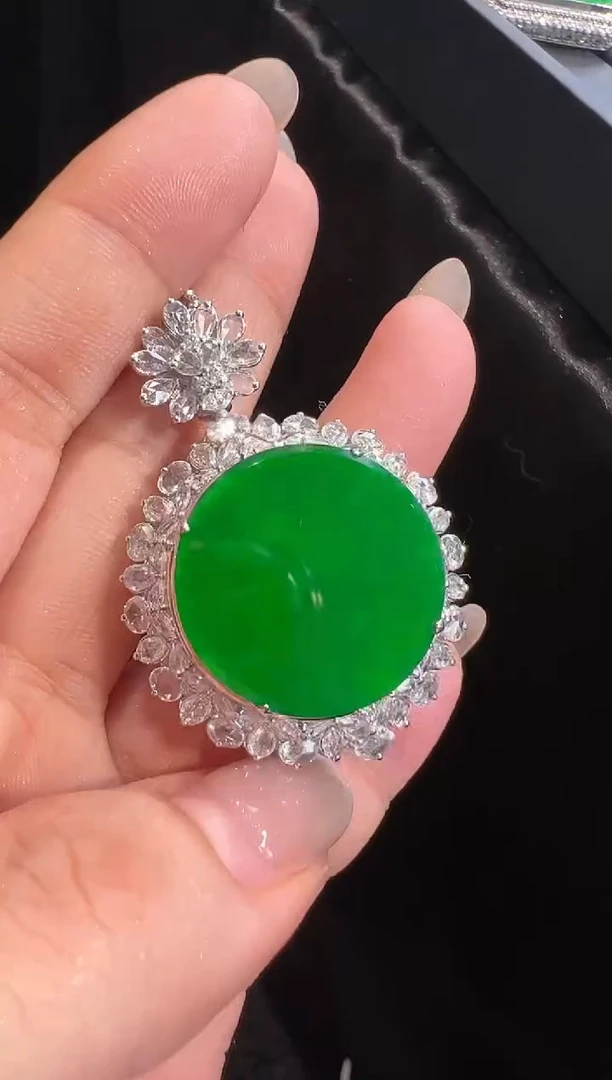 【闪购商品】翡翠吊坠(不含链)18K金镶嵌吊坠总价18万分单