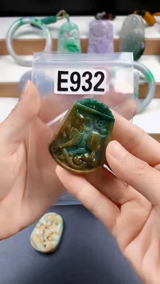 颈饰未镶嵌翡翠天然翡翠吊坠挂件