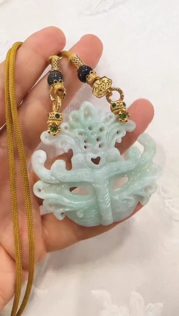 翡翠未镶嵌颈饰国风