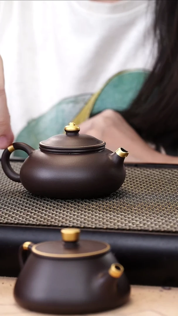 茶壶紫砂四号井茄皮紫泥描金寒江130cc