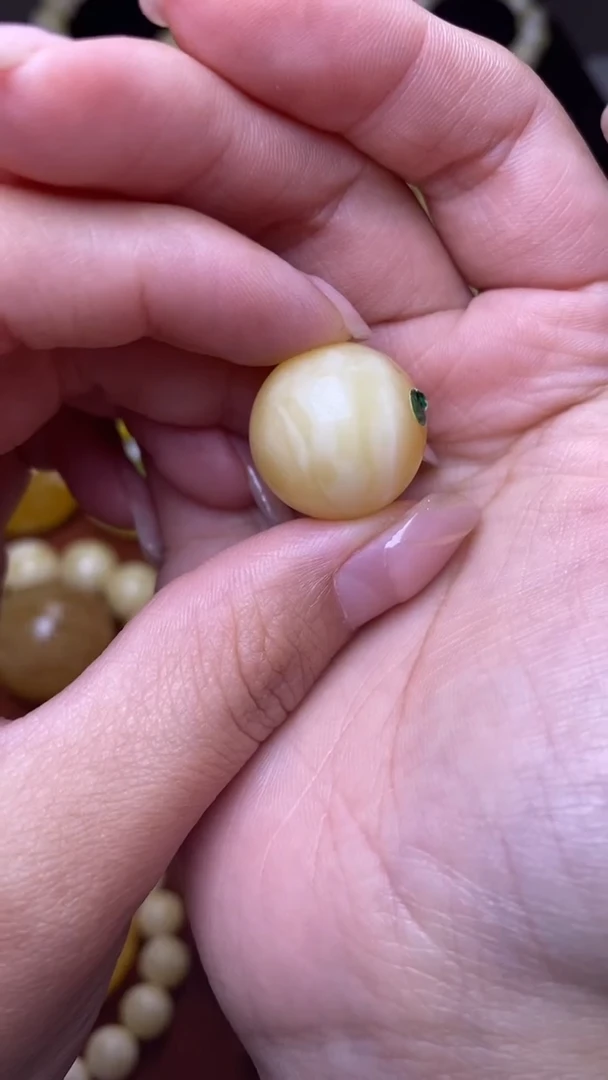 未镶嵌琥珀裸石葵. 61