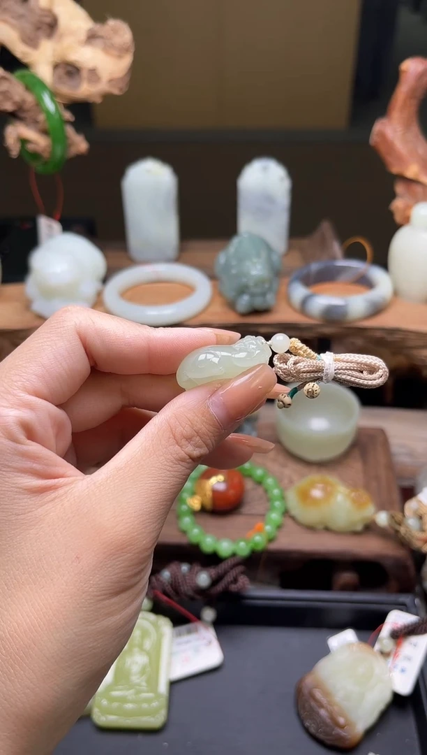 和田玉未镶嵌吊坠(不含链)青海青白 貔貅