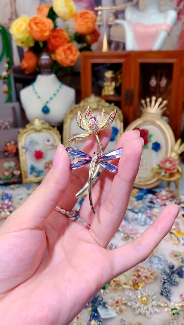大理石铁合金胸针