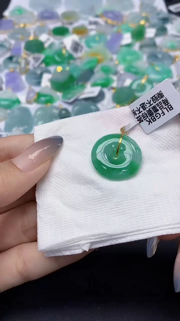 翡翠18K金镶嵌颈饰天然缅甸a货翡翠