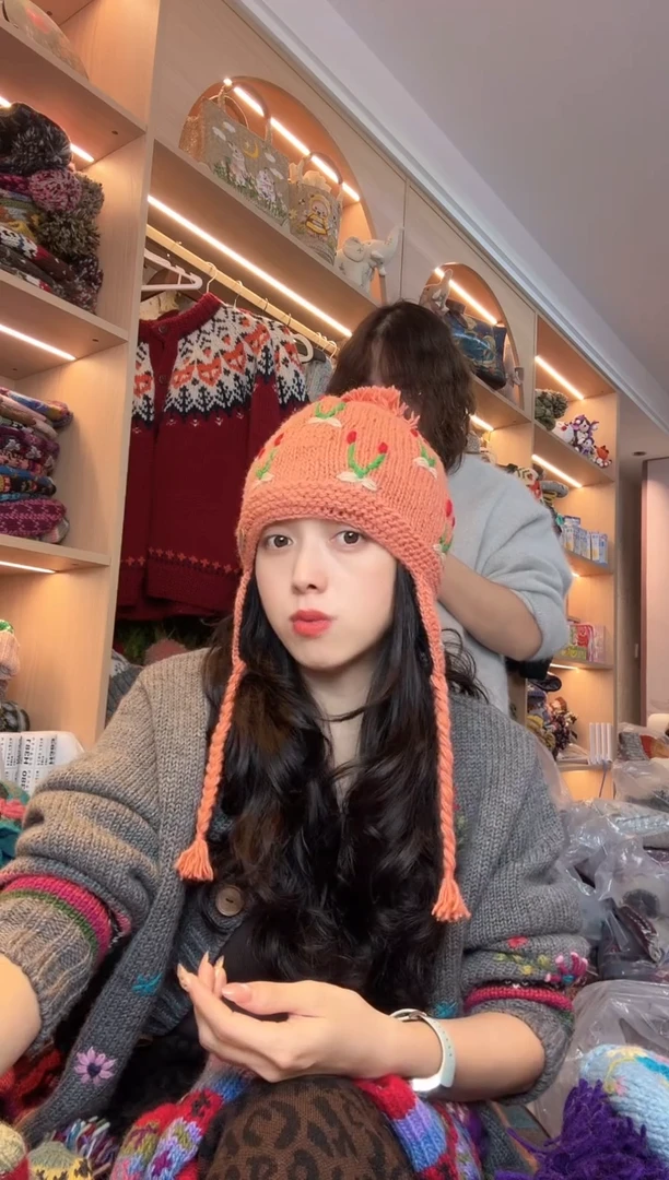 绵羊毛橘色樱桃护耳帽